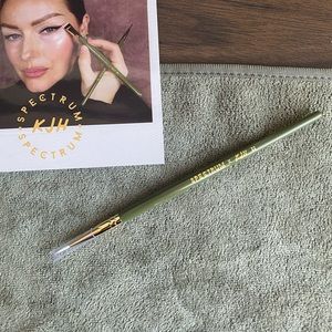 Katie Jane Hughes x Spectrum Brush 24